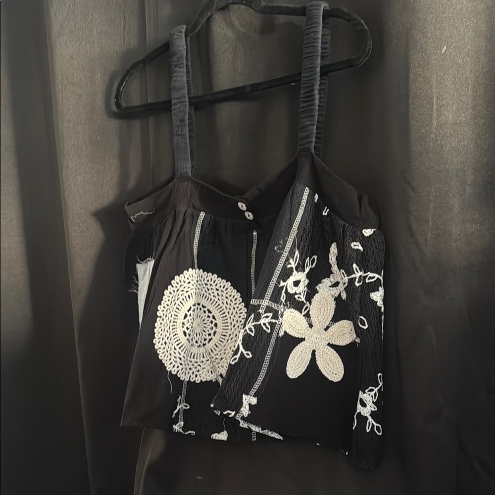 POL Crop Tank Top Black and White crochet lace & appliqué various sizes New - Picture 5 of 8
